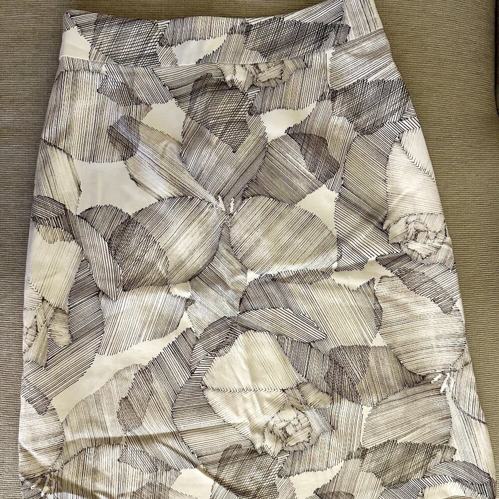 Hugo Boss whit floral A-line skirt - Size 4